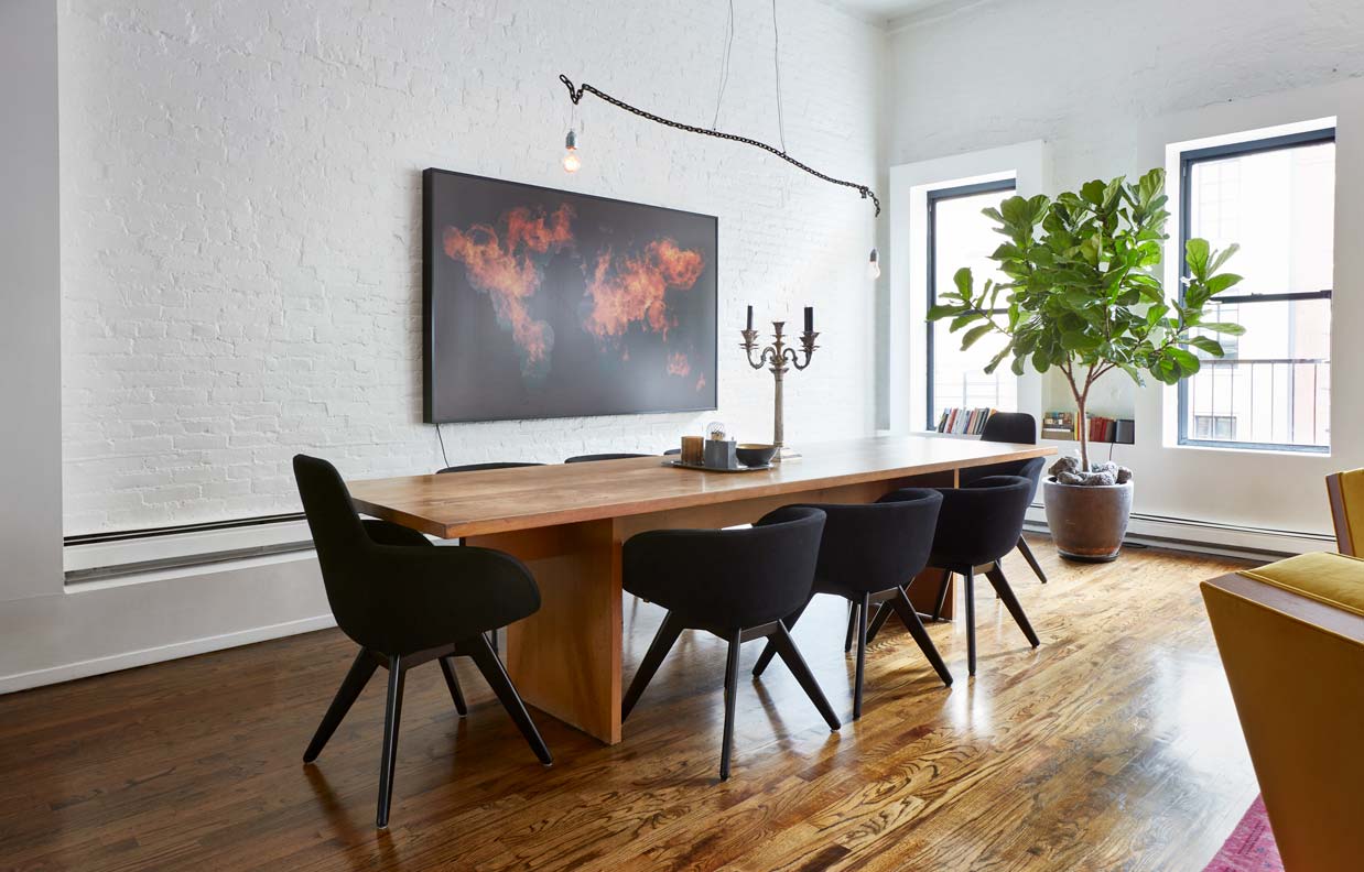 cocoon boto Living room with unique art pieces white walls table and plants cocoon boto Living room with unique art pieces white walls table and plants